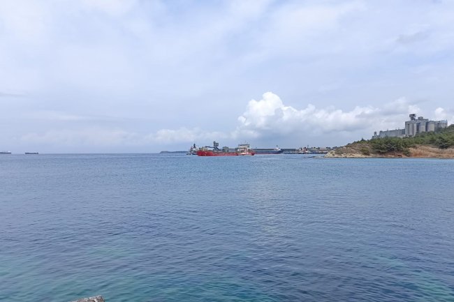 Karaya oturan gemi kurtarıldı 