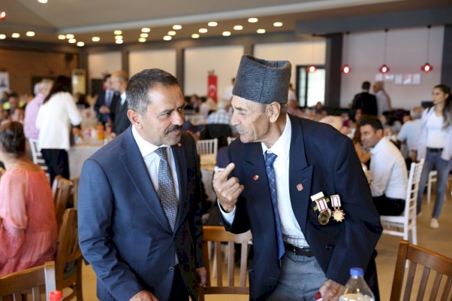 Gaziler ve Şehit aileleriyle buluştu 