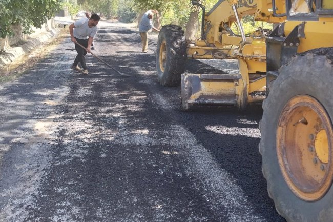 Köy yolları onarılıyor 