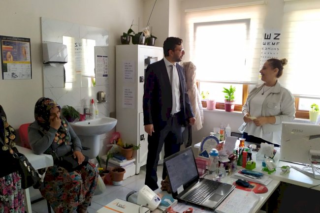Ezine’de sağlık tesislerini inceledi 