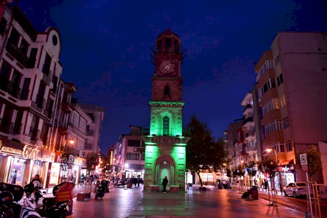 Yeşil ışıkla aydınlatıldı