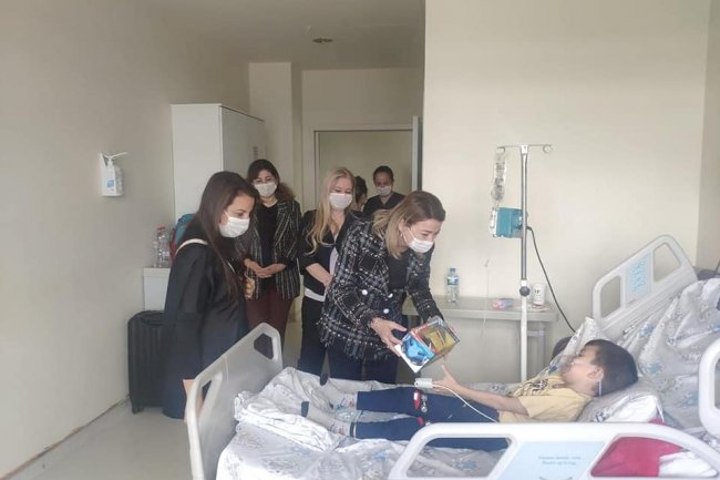 AK Parti’den hastane ziyareti 