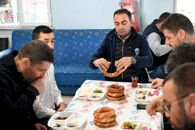 Personel ile birlikte kahvaltı yaptı 