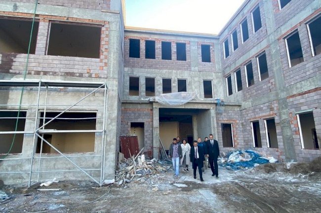 YENİ OKUL BİNALARINI İNCELEDİ 