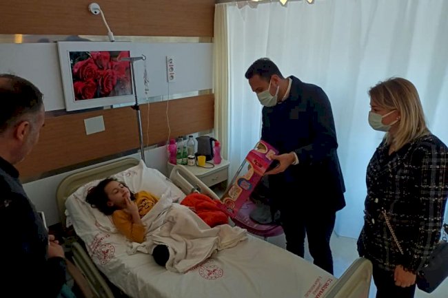 AK Parti’den minik hastalara hediye (03.11.2022)