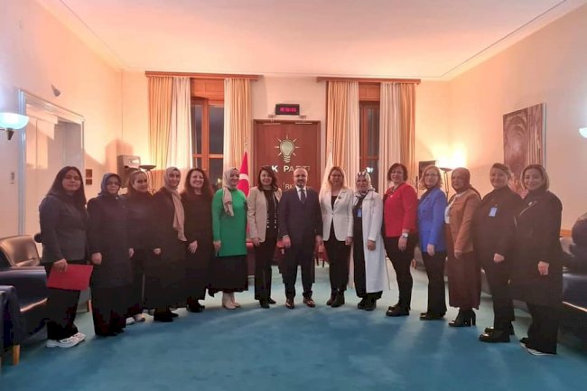 AK Partili kadınlar Gazi Meclisi’nde (01.12.2022)