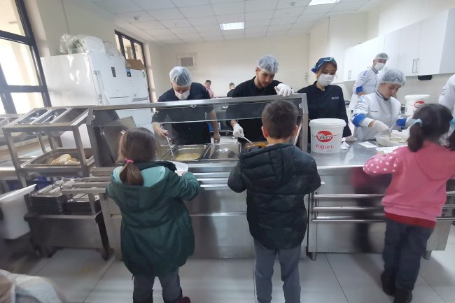 Öğrencilere yemek imkanı…