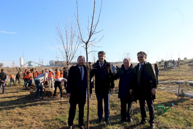 Şehitler anısına fidan dikimi