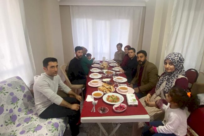 Ayvacık’ta Depremzede Aile ile İftar