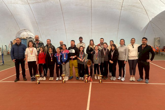 Minikler Tenis Müsabakalarında Başarıyı Yakaladı
