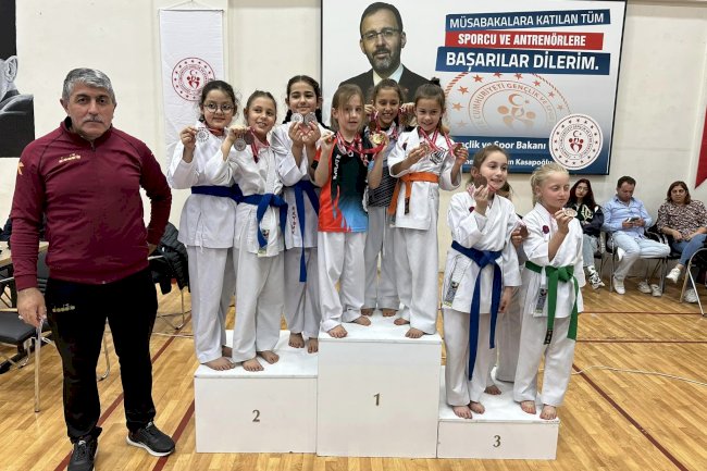 Çanakkale Geçilmez Gençlik Ve Spor Kulübü Sporcuları Rüzgar Gibi Esti