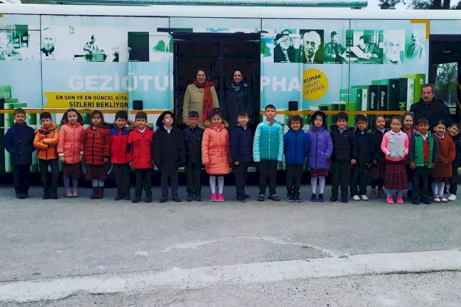 Ayvacık’ta Gezici Kütüphane Öğrenciler Ağırladı