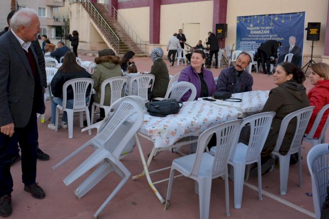 Lapseki’de Vatandaşlar İftarda Buluştu