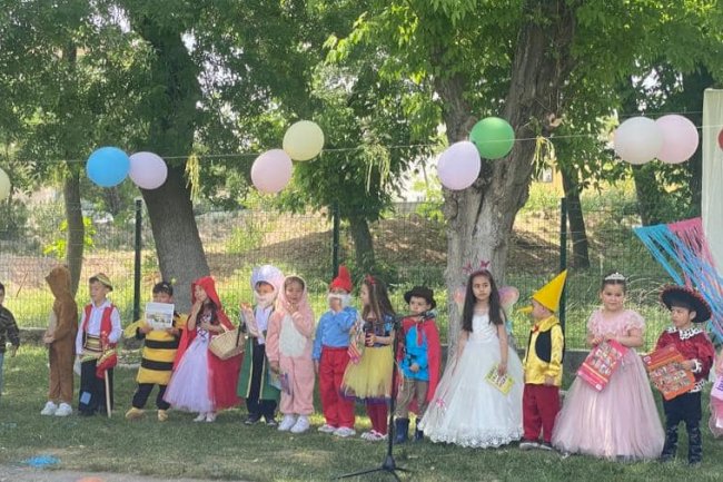 Ayvacık’ta Minikler Yıl Sonu Etkinlikleri İle Büyüledi