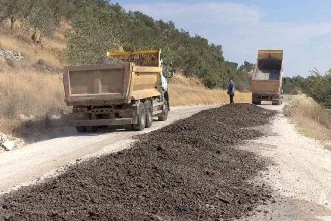 Ayvacık’ta köy yollarında onarım çalışması yapıldı