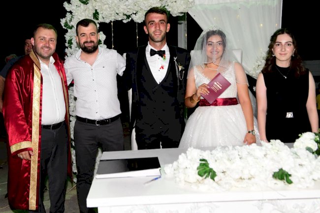 Yüksel hemşehrilerin mutluluklarına ortak oluyor