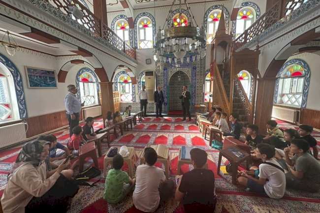 Vali Aktaş, 18 Mart Camiinde öğrencilerle buluştu