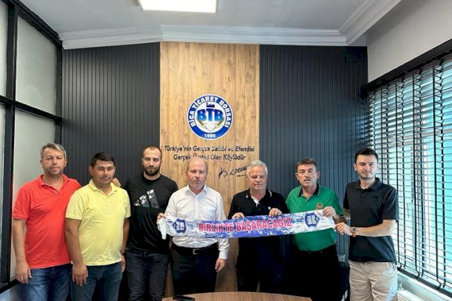 Başkan Baş’a Bigaspor atkısı hediye edildi