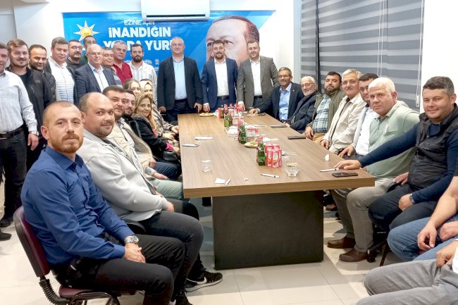 AK Parti Ezine İlçe Teşkilatı’nda yeni yönetim tanıtıldı