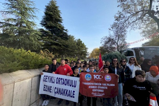Öğrenciler Ata’nın huzuruna çıktı