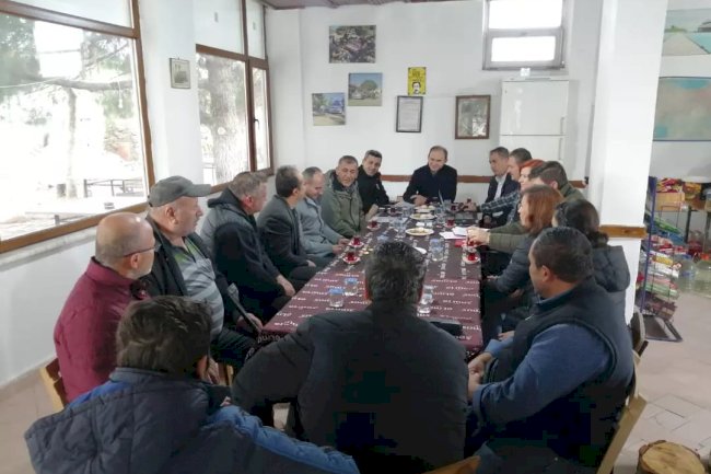 Kaymakam Salih Sak köyleri ziyaret ediyor