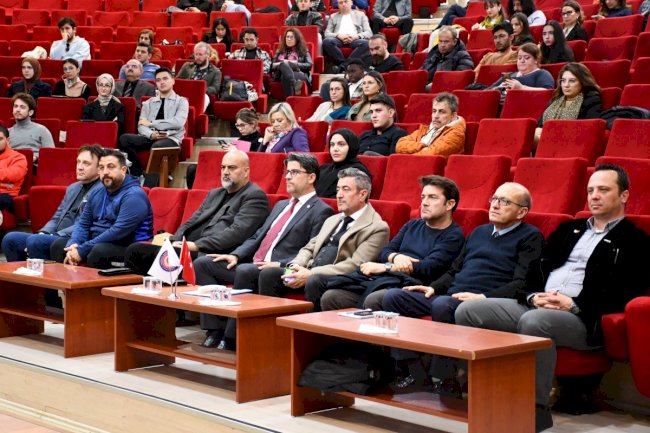 Rektör Erenoğlu üniversite öğrencileriyle buluştu