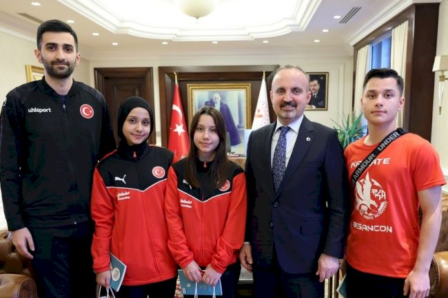 Turan’dan Beyza Akkaya’ya tebrik