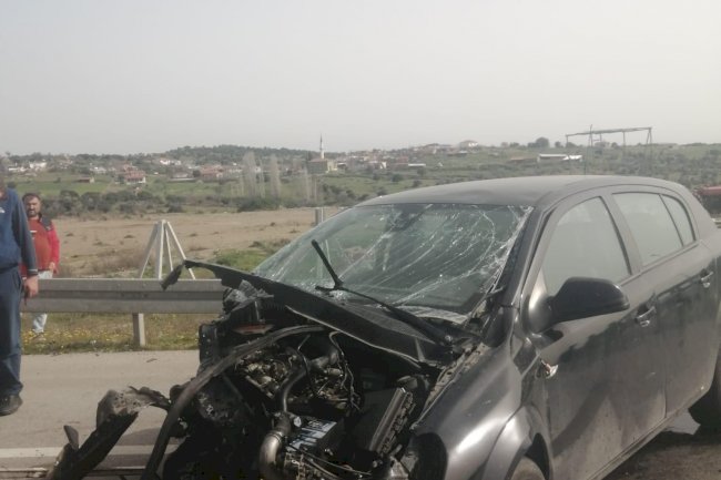 EZİNE’DE TRAFİK KAZASI;  2 YARALI !
