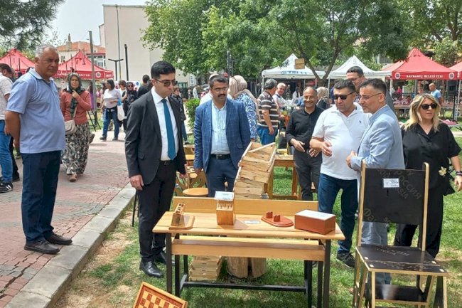 ÖZGÜRLÜK PARKI’NDA SERGİ AÇILIŞI