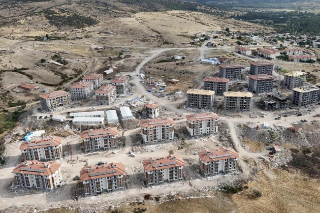 Toplu Konut Yapım Çalışmaları Hızla Sürüyor