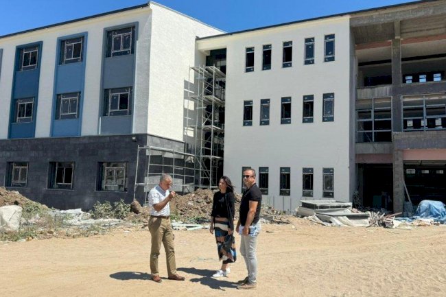 Eğitim yatırımlarını yakından inceliyor