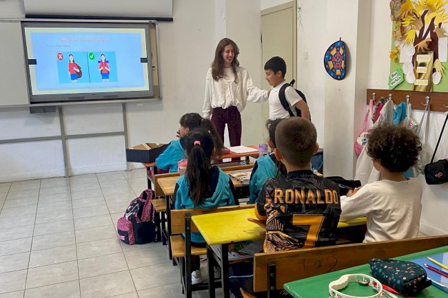 Ezine’de Minik Öğrencilere "Sağlıklı Duruş" Eğitimi Verildi