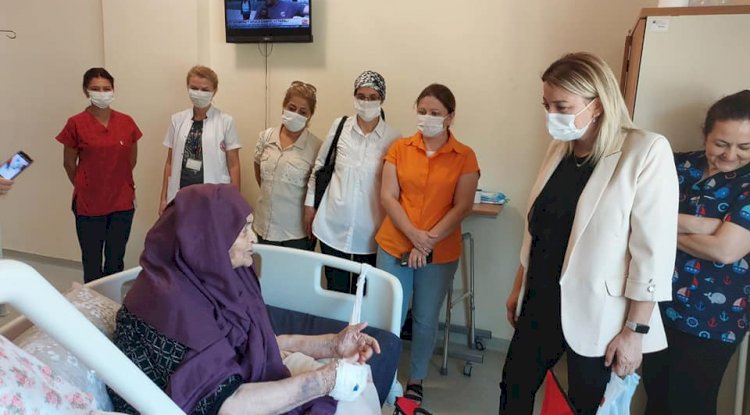 AK Partili kadınlardan hastane ziyareti 