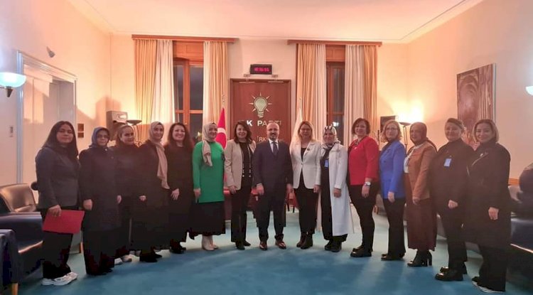 AK Partili kadınlar Gazi Meclisi’nde (01.12.2022)