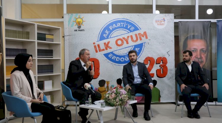 BAKAN AKAR, GENÇLERİN İSTEĞİNİ KIRMADI  CUMHURBAŞKANI ERDOĞAN’I TELEFONLA ARADI