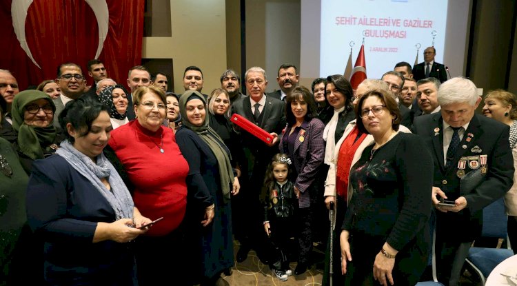 ŞEHİT AİLELERİ VE GAZİLERLE BULUŞTU AKAR; “BAŞIMIZIN TACISINIZ