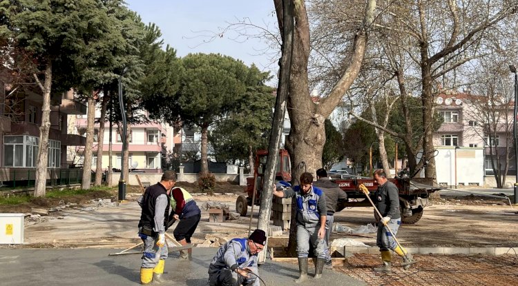 Ezine’de Sosyal Alan ve Çocuk Oyun Alanları Güzelleştiriliyor