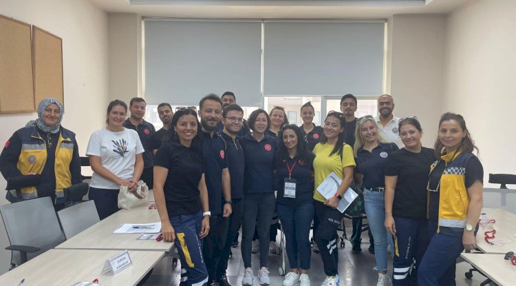 Acil sağlık personeline uygulamalı eğitim verildi