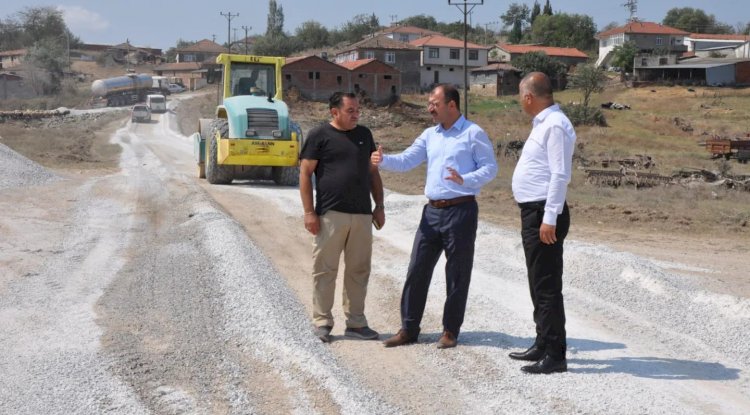 Yol çalışmalarını inceledi