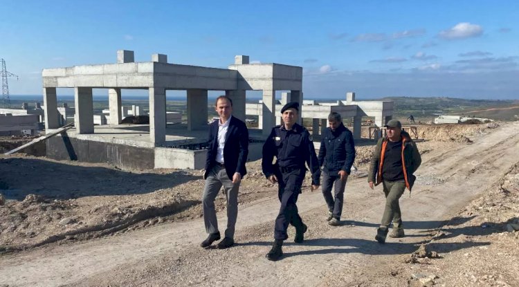 Ayvacık Kaymakamı Afet Konutlarını inceledi