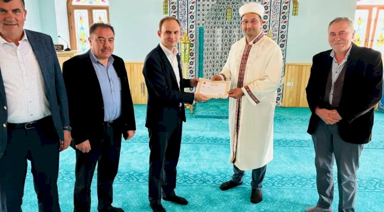 Ayvacık Kaymakamı Sak,  köy camisini inceledi