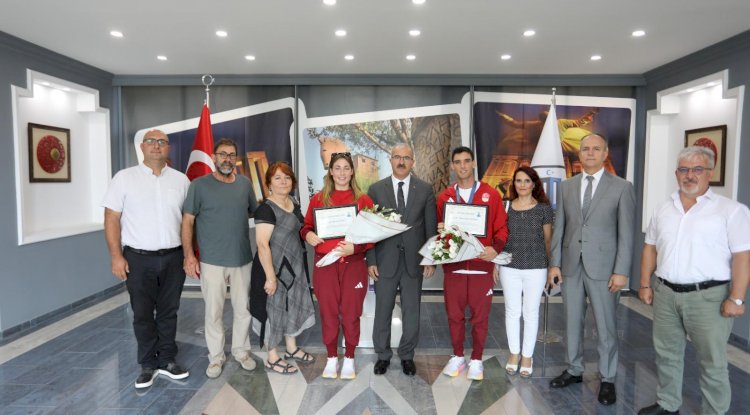 Milli sporculara başarı belgeleri verildi