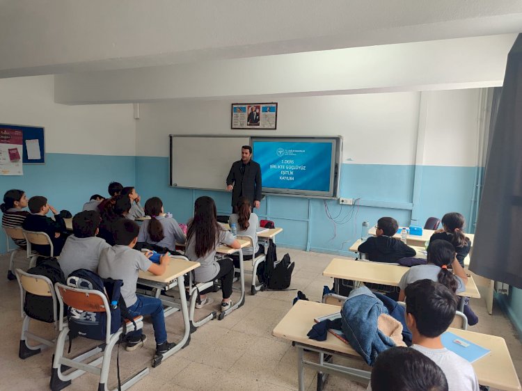 Öğrencilere gençlik akademisi eğitimi verildi