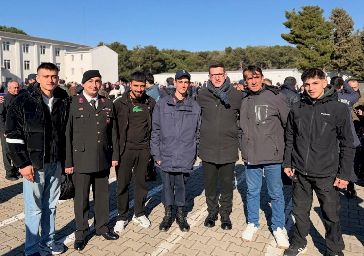 Ezine 3'üncü Jandarma Eğitim Tabur Komutanlığı’nda Yemin Töreni Coşkusu