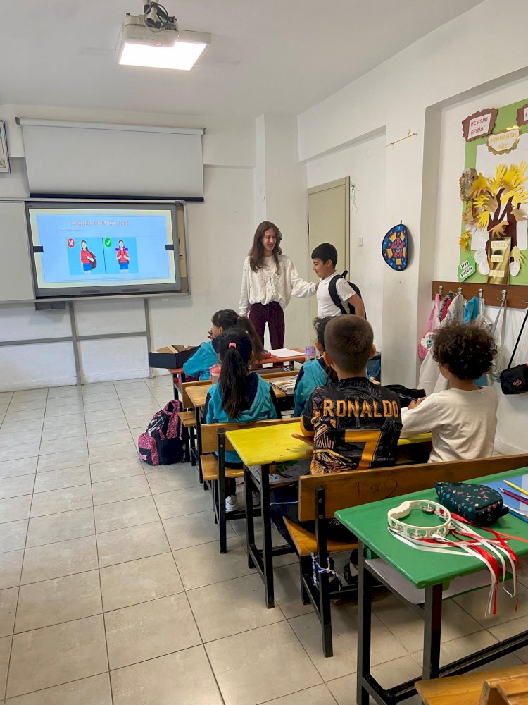 Ezine’de Minik Öğrencilere "Sağlıklı Duruş" Eğitimi Verildi